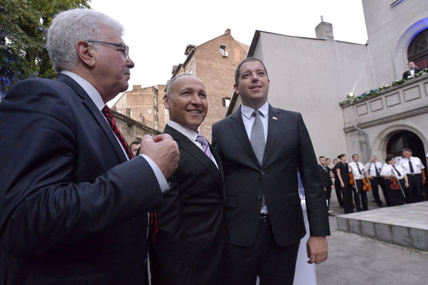 Шпијунка: Ђурић превео израелску химну